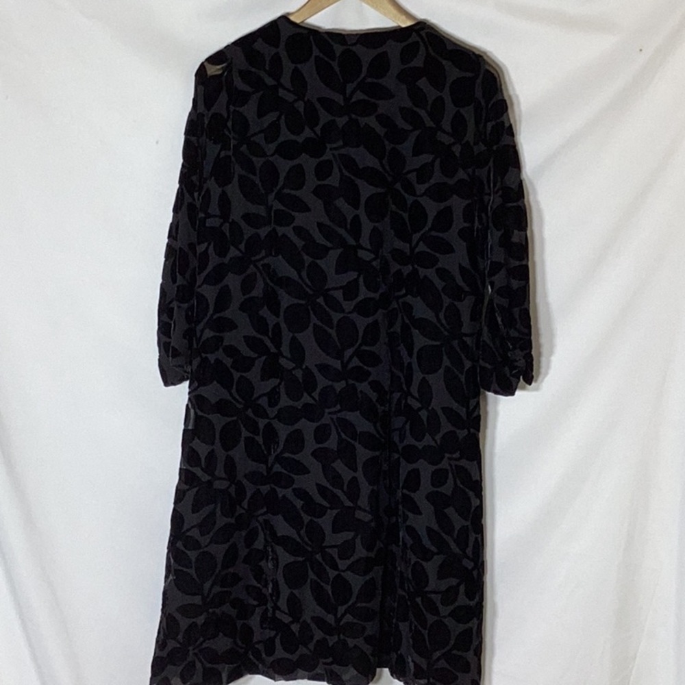 GRETCHEN SCOTT Ursula Swing Dress
- Luxe Leaf Velvet Black Size Medium - Picture 11 of 14